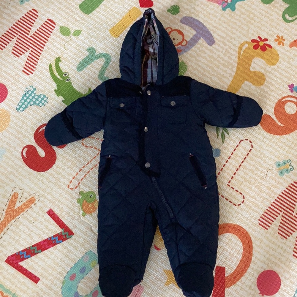 Rothschild baby boy snowsuit size 6-9 months